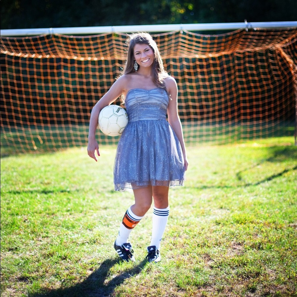 Semi formal/ formal/ prom dress - Picture 2 of 3